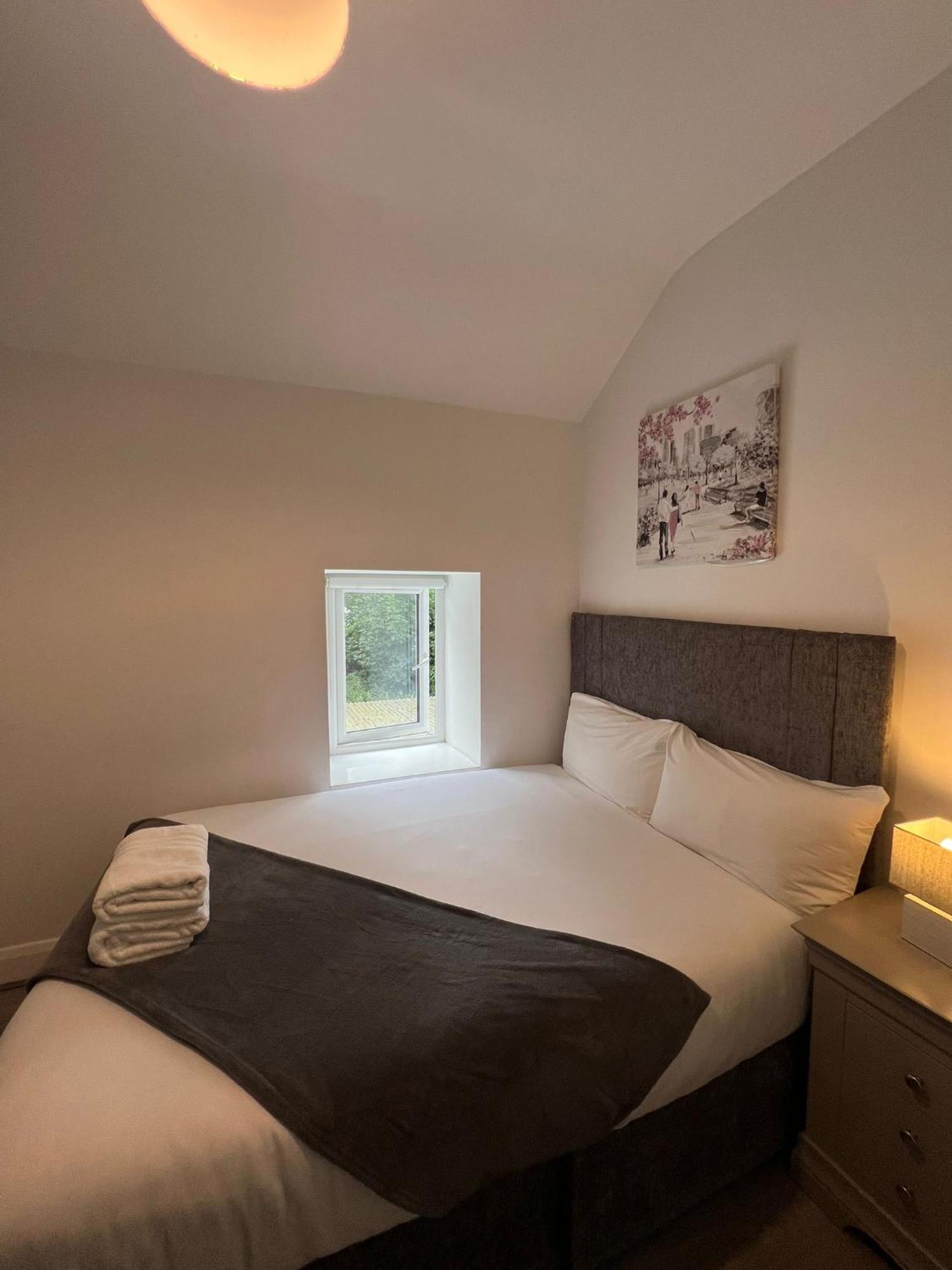6 Eyre Square Lane Apartment Голуей Екстериор снимка