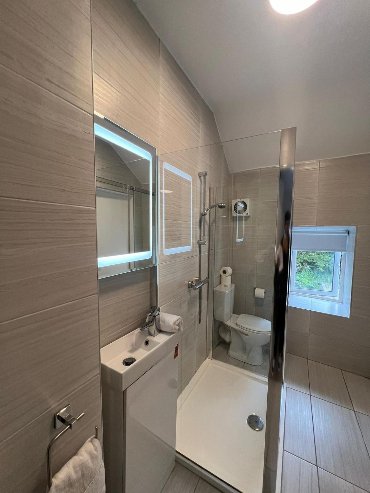 6 Eyre Square Lane Apartment Голуей Екстериор снимка